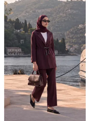 Doğal Kumaş Belden Bağlamalı Ceket ve Bol Paça Pantolonlu Rahat Kalıp İkili Takım Mürdüm 26YA630