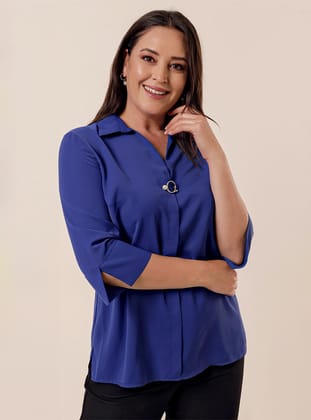 Polo Yaka Broşlu Çeyrek Kol Büyük Beden Bluz - Saks Mavi - By Saygı