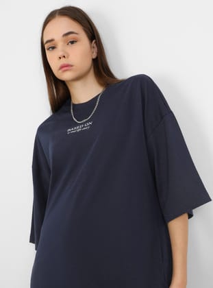 Oversize Baskı Detaylı Kadın Tişört - Lacivert - Benin