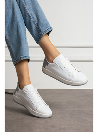 Beyaz Gri Kadın Sneaker AIR22