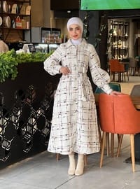4449 Renk Detaylı Tesettür Kaban Beyaz Mor