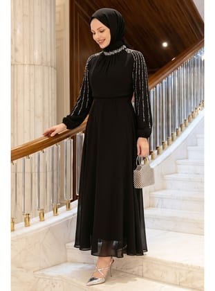 Kolları Taşlı Pullu Siyah Şifon Abiye