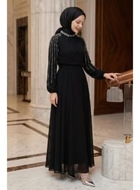Kolları Taşlı Pullu Siyah Şifon Abiye